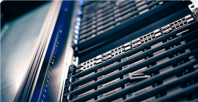 Image of a data center with lined-up servers, accompanied by text highlighting a Swiss sovereign cloud that guarantees data security and privacy and complies with European regulations.