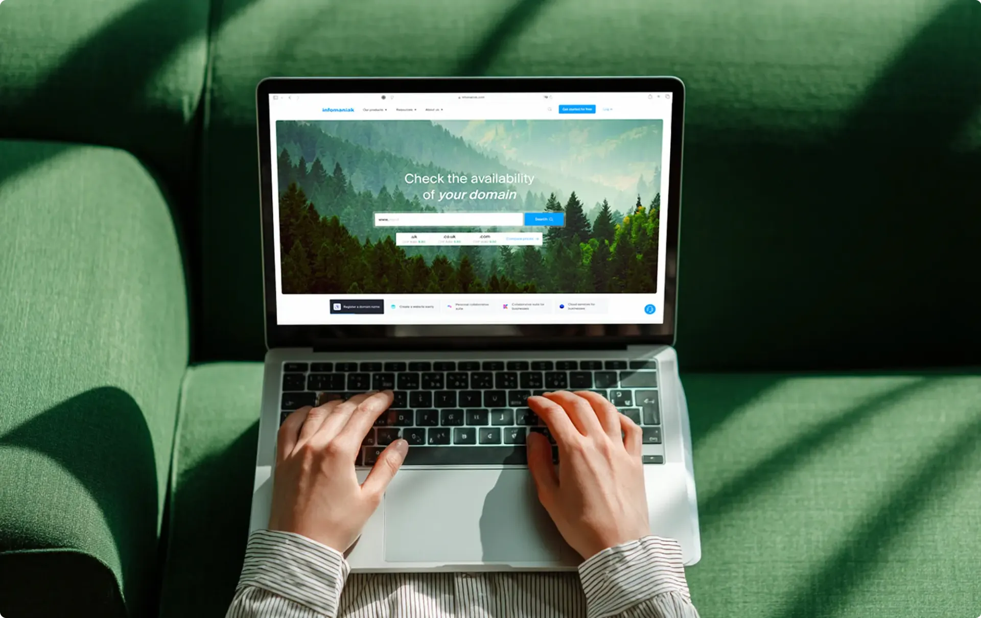 Image of a laptop open to the Infomaniak homepage