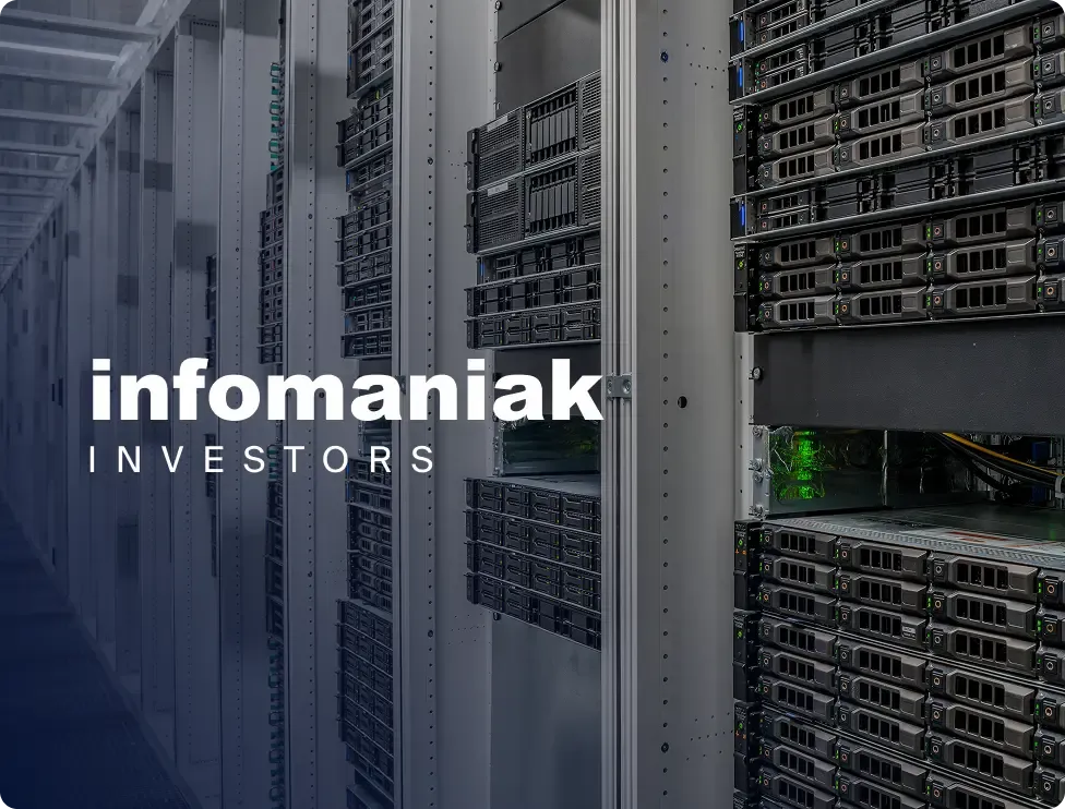 Photo du data center avec des investisseurs