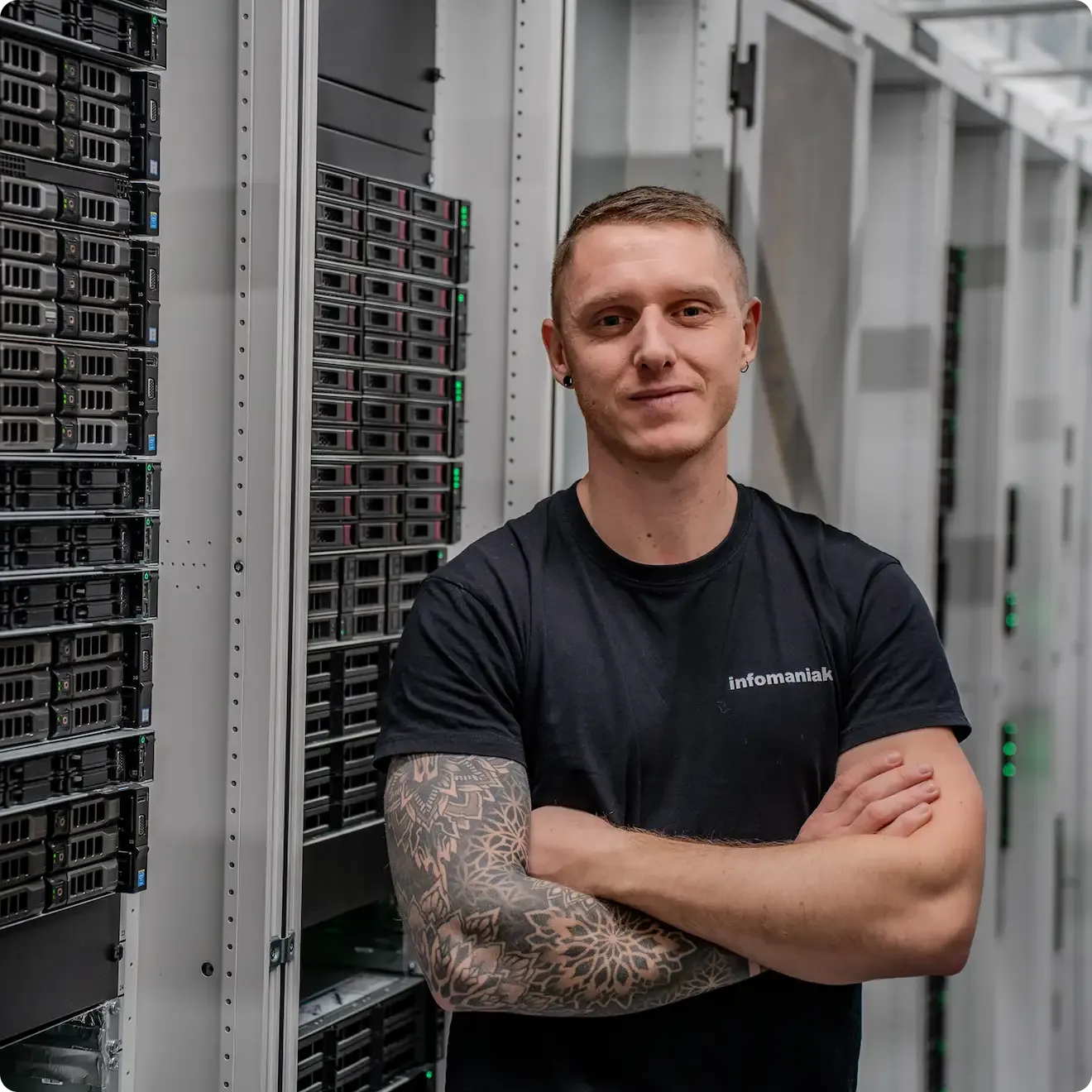 Photo d'un employé dans un de nos data centers